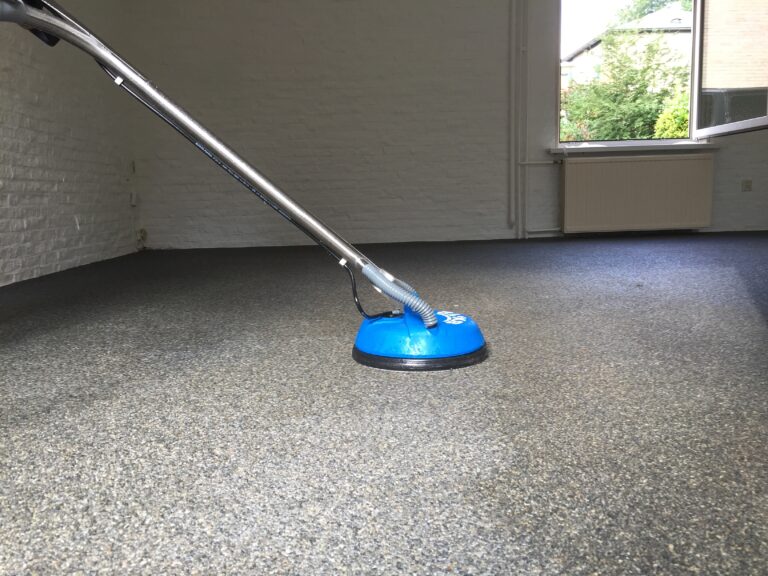 Grindvloer schoonmaken